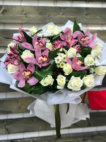 Букет цветов из: Розы и Хризантемы в Фоминское