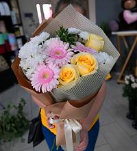 Букет цветов из:  Герберы, Розы и Хризантемы в Фоминское