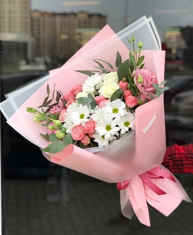 Букет цветов из: Розы, Лизиантусы и Хризантемы в Фоминское